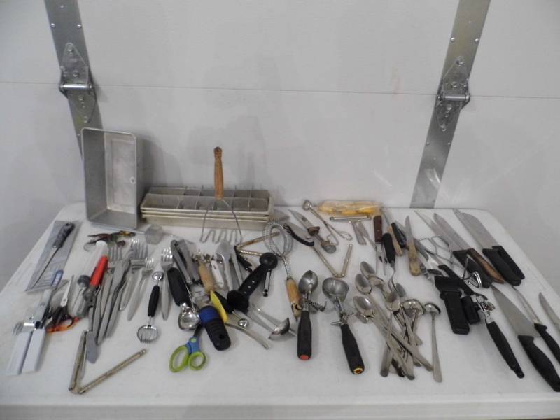lot 63 image: Silverware - Utensils