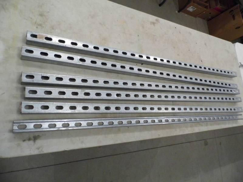 lot 46 image: Lot of 6 Metal Poles