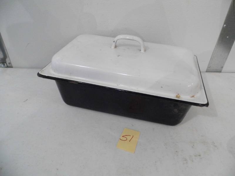 lot 51 image: Enamel Pan w Lid
