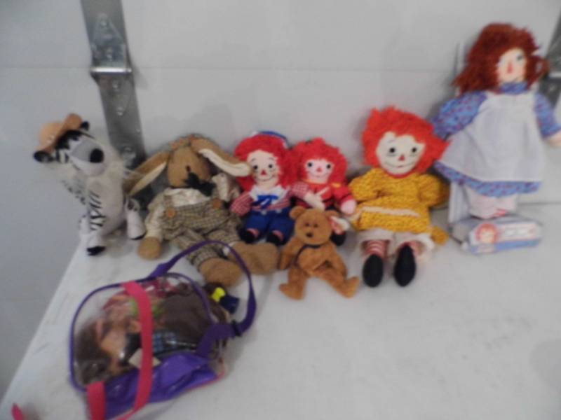 lot 57 image: Raggedy Ann  Andy Dolls