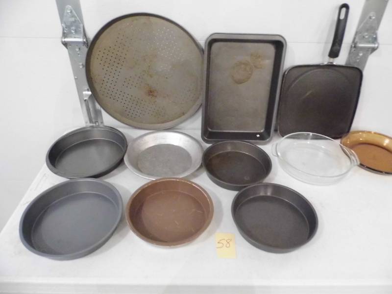 lot 58 image: Baking Pans