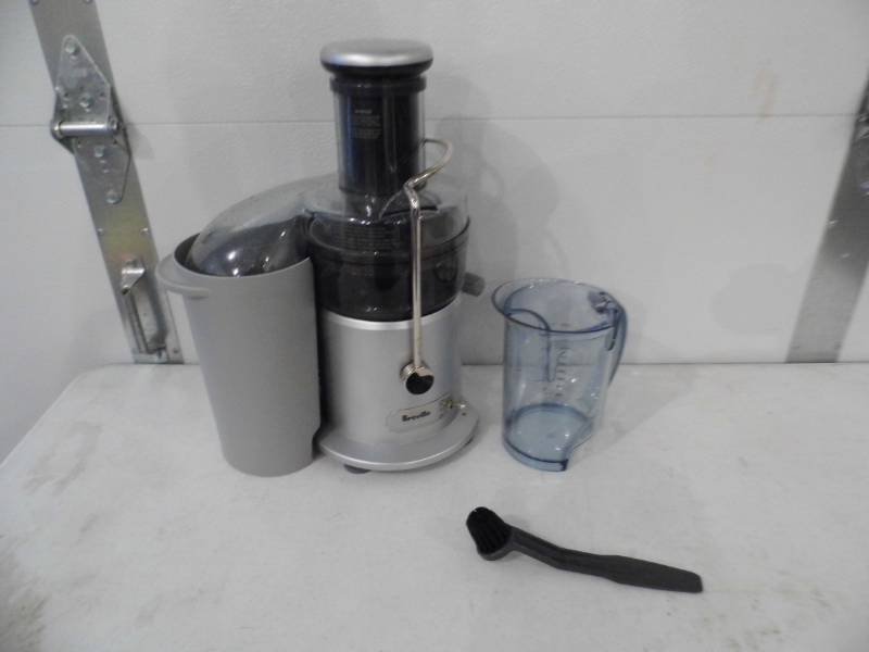 lot 66 image: Breville Juicer