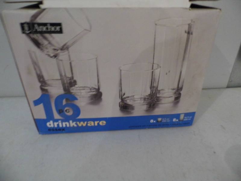 lot 71 image: Glassware