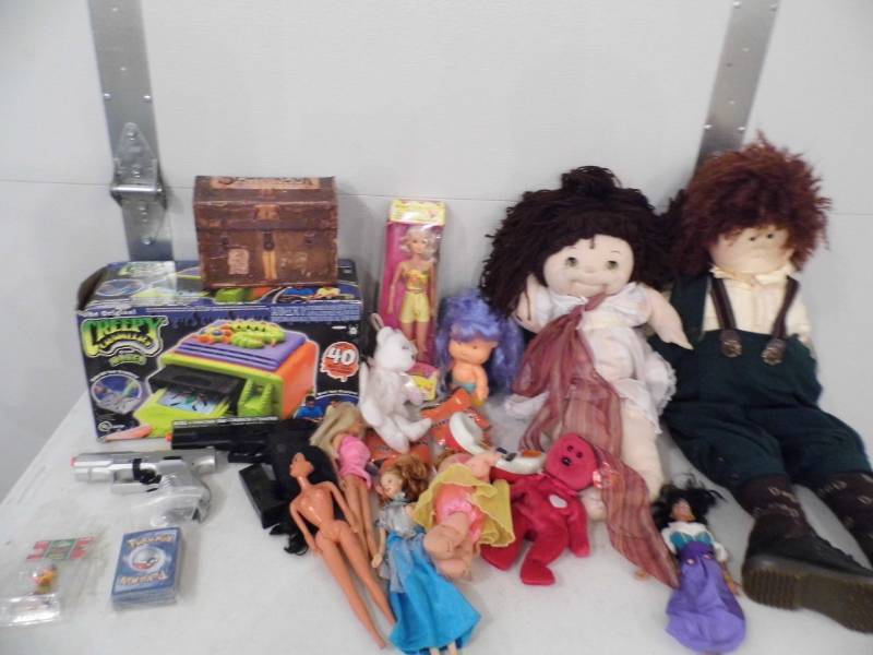 lot 78 image: Dolls - Toys