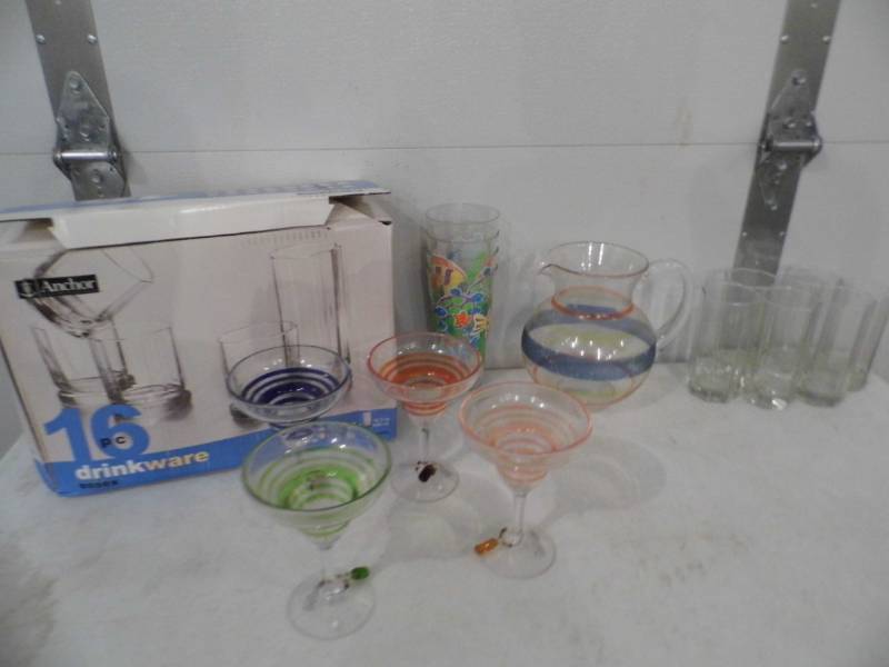 lot 83 image: Glassware