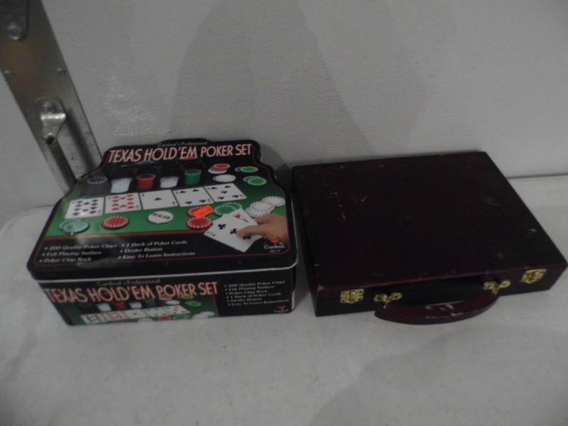 lot 85 image: Poker Set