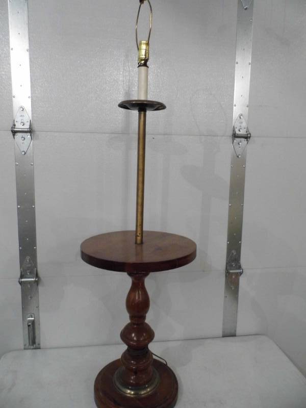 lot 89 image: Table Lamp