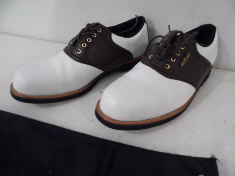 lot 93 image: New Dunlop Golf Shoes