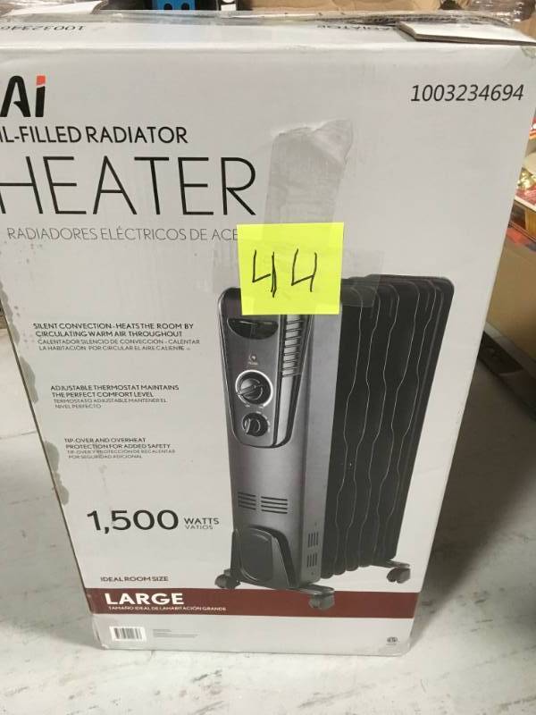 lot 44 image: 1500-Watt Electric Oil-Filled Radiant Portable Heater - Grey  open box in like new condition