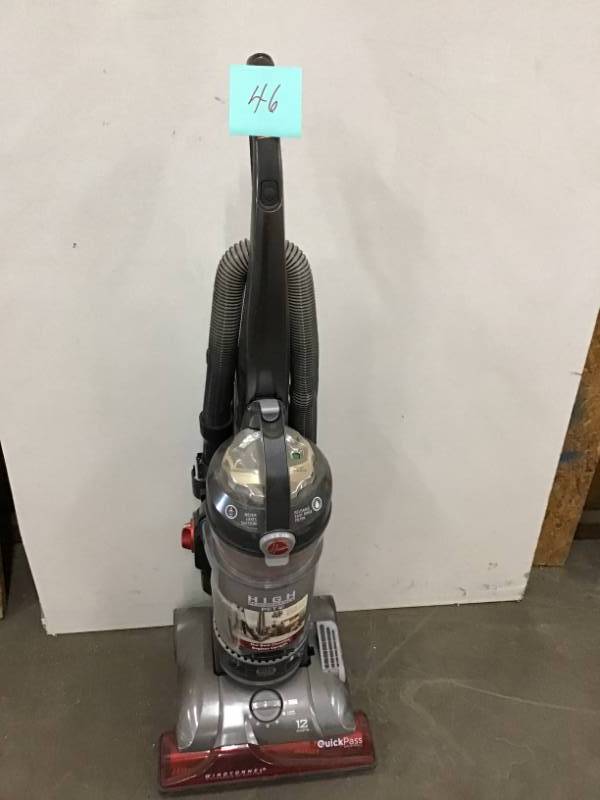 lot 46 image: Hoover WindTunnel 3 High Performance Pet Bagless Upright Vacuum Cleaner in good condition