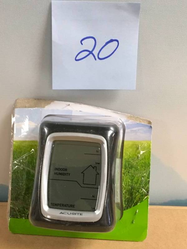 AcuRite Digital Humidity and Temperature Monitor in Black open box in good condition