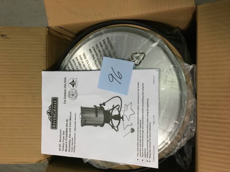 RiverGrille 30 Qt. Turkey Fryer Package open box in good condition