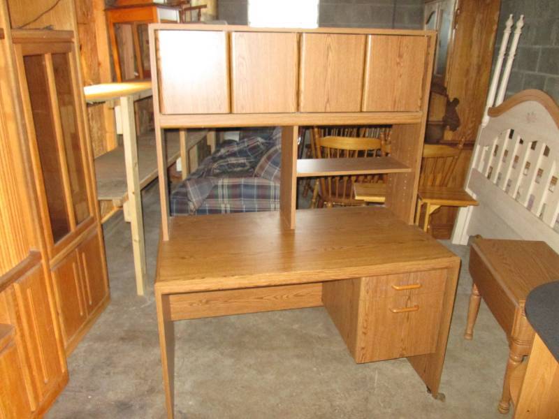 lot 3 image: Desk with 2 Drawers and Upper Cabin...