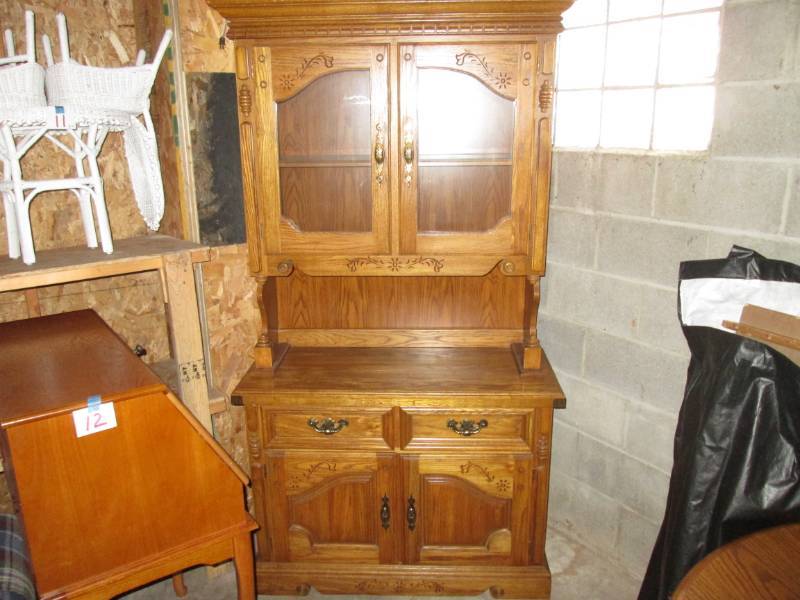 lot 13 image: China Cabinet Hutch with Upper Ligh...