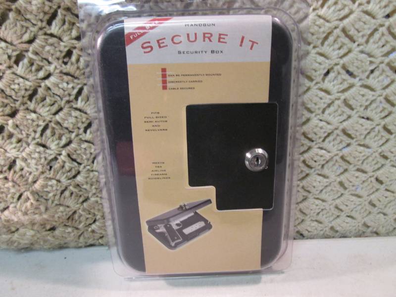lot 19 image: Full Size Handgun Secure It Metal S...