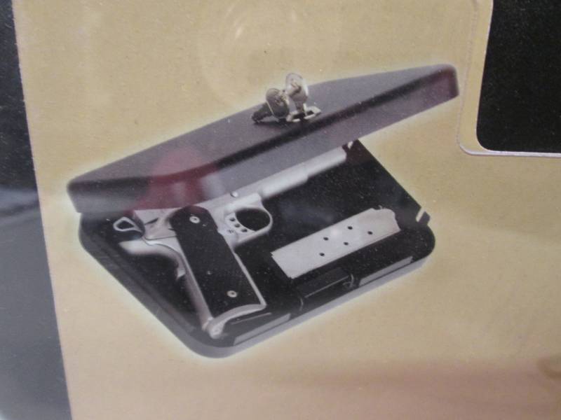 lot 20 image: Full Size Handgun Secure It Metal S...