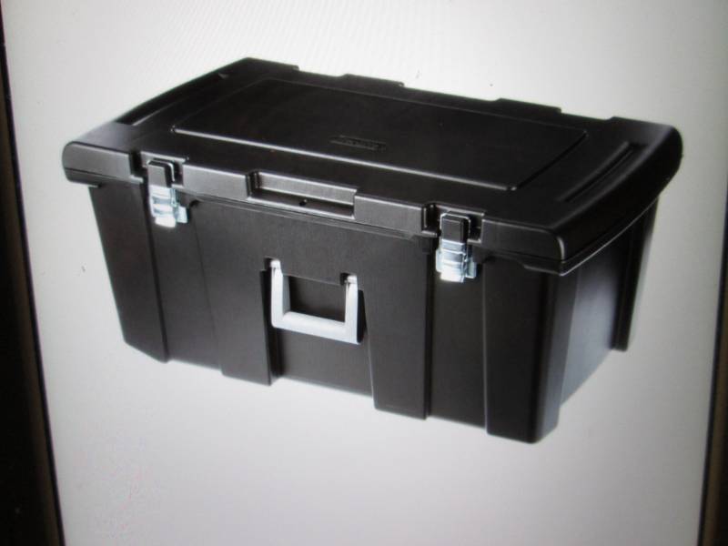 lot 27 image: Sterilite 92 quart Footlocker Stora...
