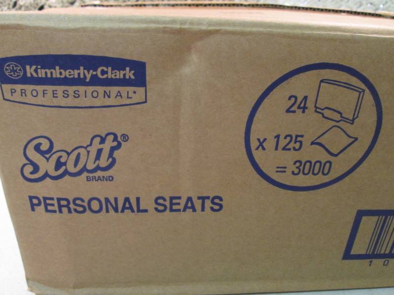 lot 28 image: Case of 3000 Scott Brand Personal S...