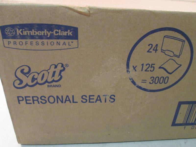 lot 32 image: Case of 3000 Scott Brand Personal S...