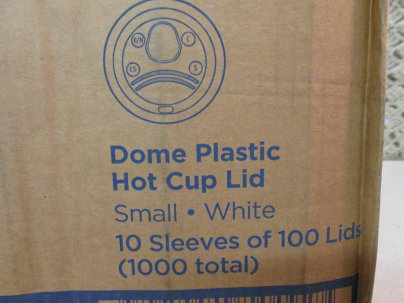 lot 35 image: Case of 1000 Dixie Dome Plastic Hot...