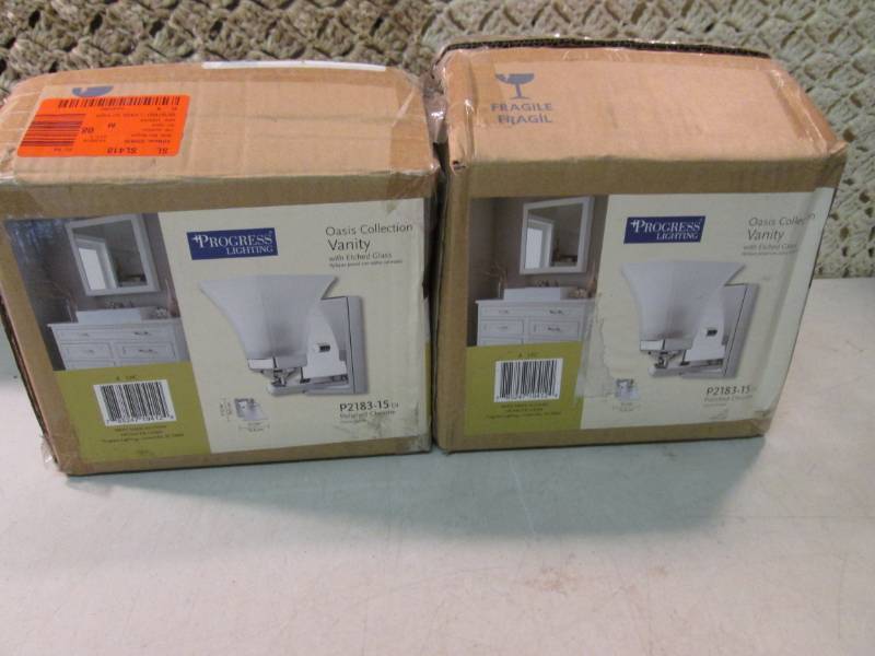 lot 100 image: Lot of 3 Progress Lighting Oasis Co...