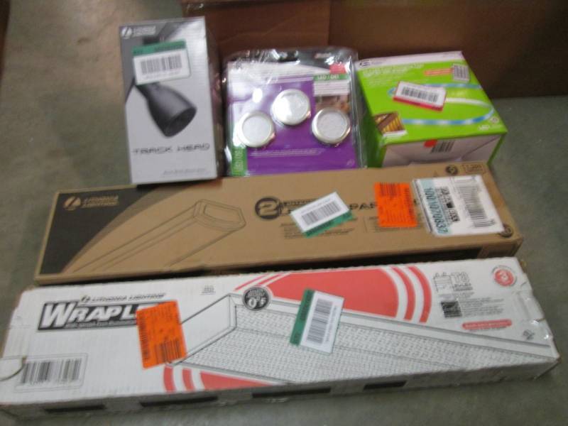 lot 105 image: Lot of Misc Lighting See photos Ope...