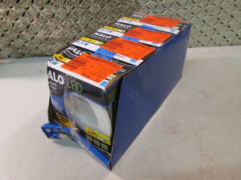 lot 109 image: Lot of 4 Halo 4 White Integrated L...