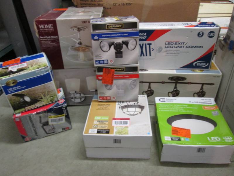 lot 117 image: Lot of Misc Lighting As-Is PartsRe...