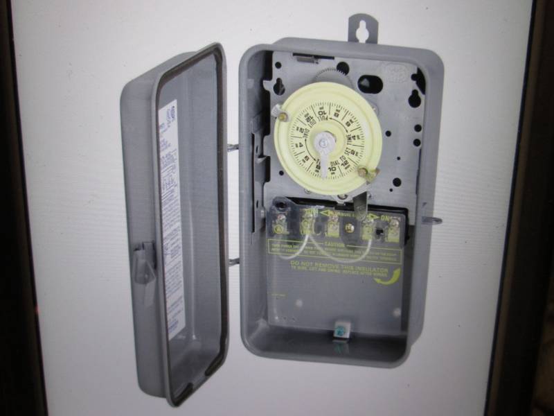 lot 121 image: Intermatic T104R 40 Amp 208-277 Vol...
