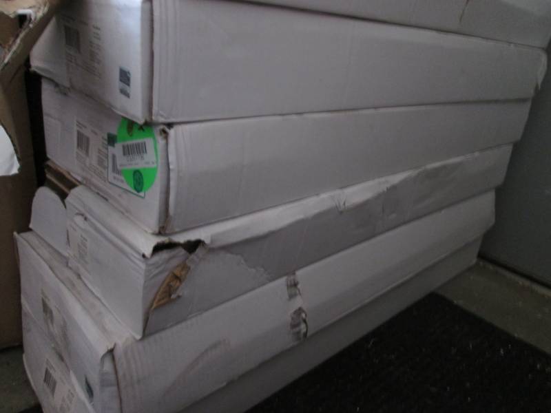 lot 125 image: 4 Cases of Home Decorators Collecti...
