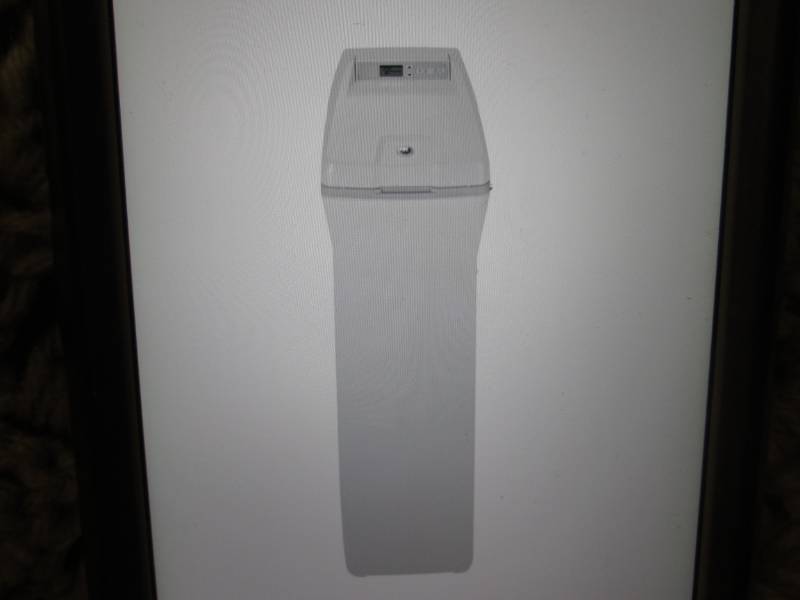 lot 131 image: GE GXSH45V 45,100 Grain Water Softe...