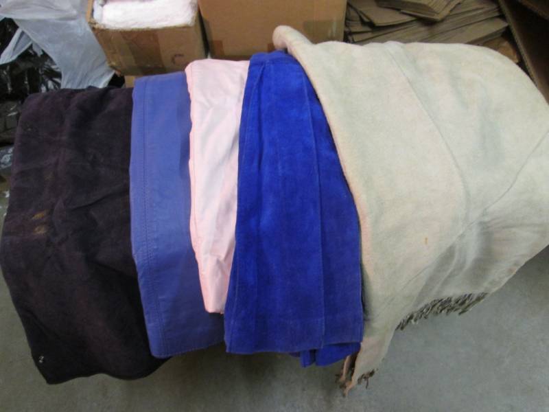 lot 140 image: Lot of 5 Misc Leather Skirts Variou...