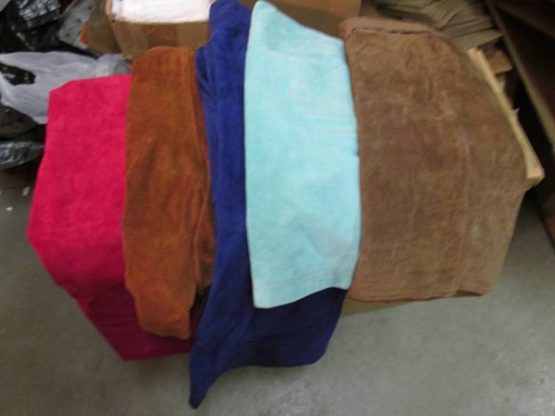 lot 141 image: Lot of 5 Misc Leather Skirts Variou...