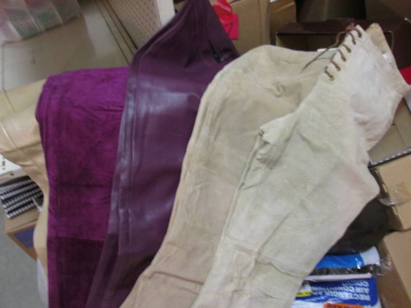 lot 143 image: Lot of 5 Misc Pairs of Leather Pant...