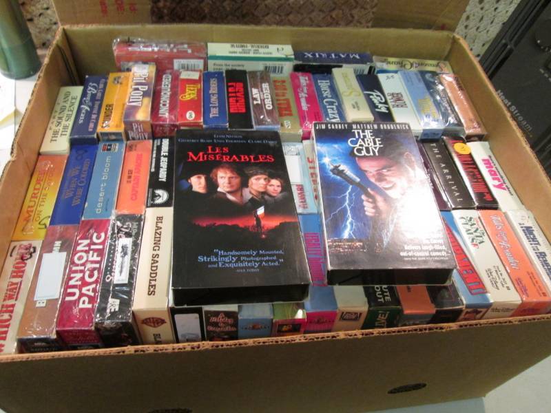 lot 152 image: Large Lot of VHS Movies  EC2...