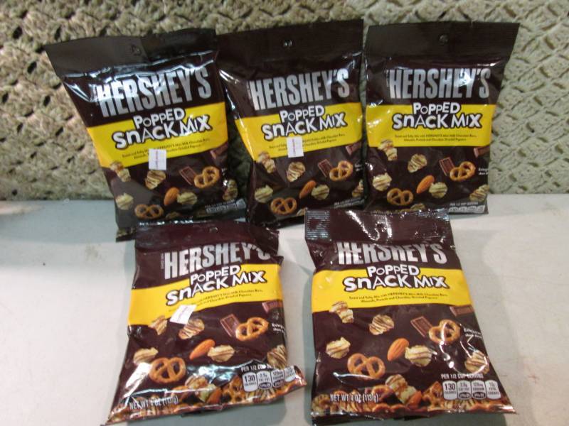 lot 159 image: 5 Bags of Hersheys Popped Snack Mix...