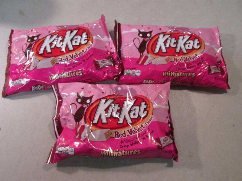 lot 216 image: 3 Bags of Kit Kat Red Velvet Miniat...