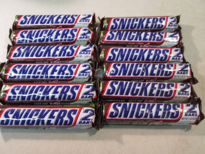 lot 223 image: 12 Snickers 2 Bar Candy Bars Best b...