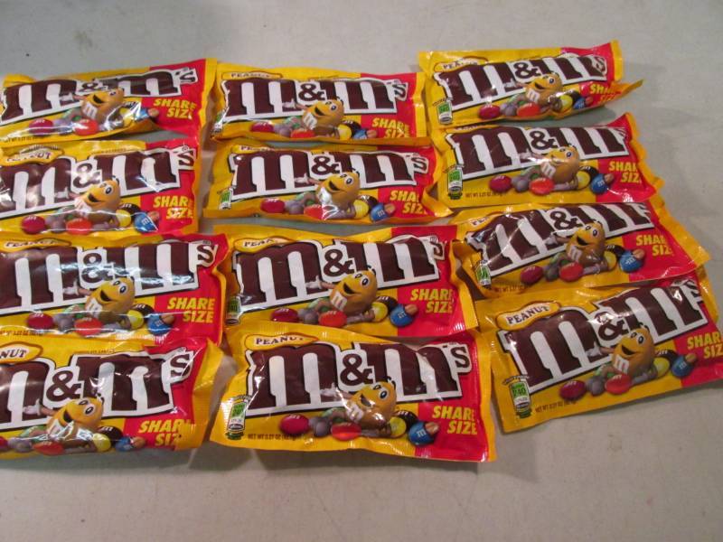 lot 225 image: 12 Share Size Bags of Peanut M&Ms ...