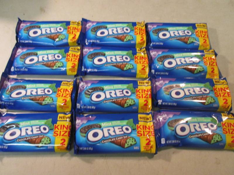 lot 235 image: 12 King Size 2 Bar Mint Oreo Candy ...