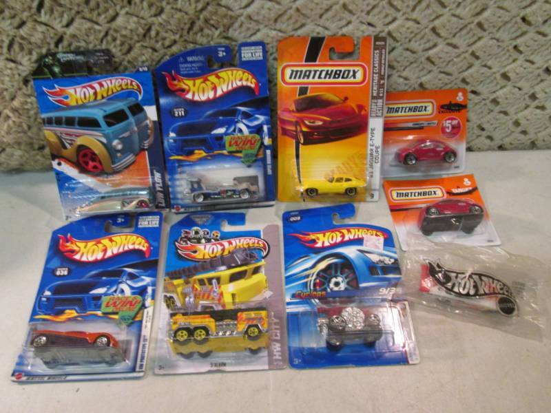 lot 282 image: Lot of Hot Wheels and Matchbox Cars...