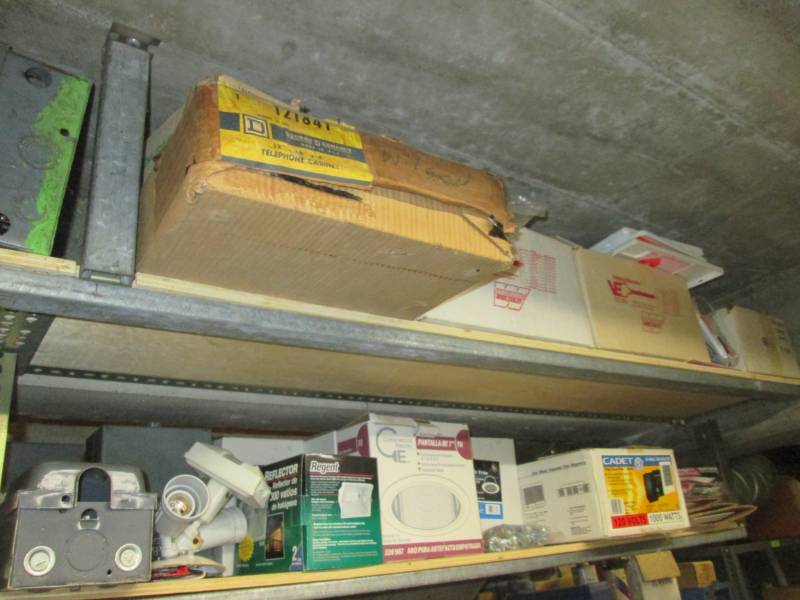 lot 160 image: Entire contents of shelf, see all p...