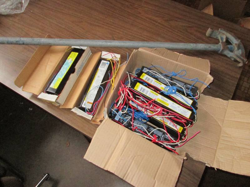 lot 17 image: Pipe bender and assorted electrical...