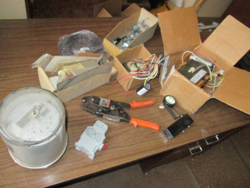 lot 20 image: Lot of electrical supplies...
