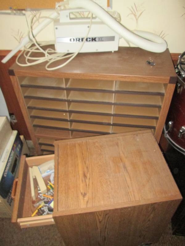 lot 23 image: Metal shell paper file and Oreck va...