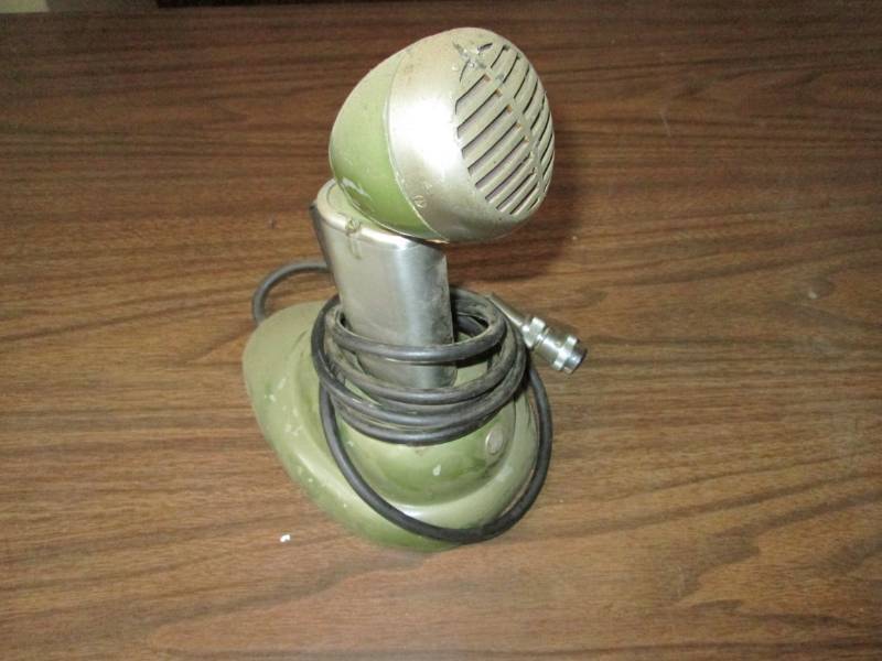lot 25 image: Vintage desktop microphone...