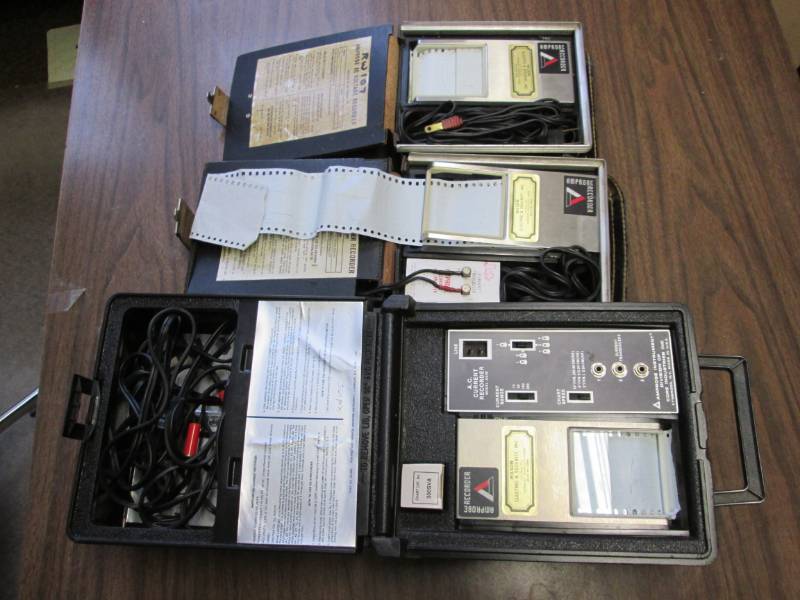 lot 27 image: Lot of vintage current recorders...
