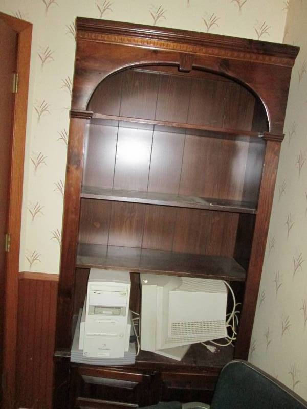 lot 31 image: Shelf with vintage computer, bid on...