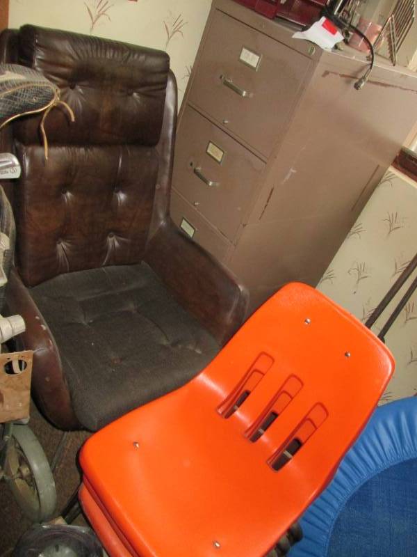 lot 32 image: Lot of retro chairs and a filing ca...