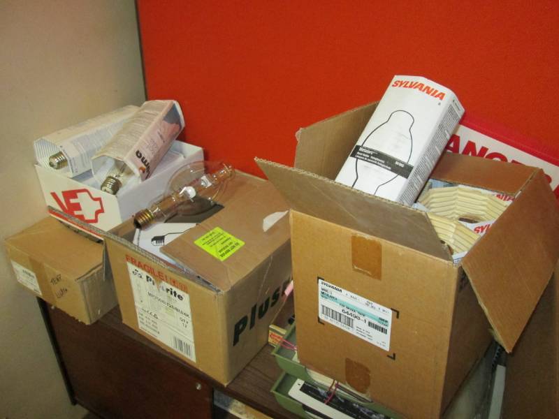 lot 34 image: Lot of commercial light bulbs...